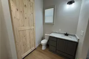 318 Warehouse Rd, Victoria, TX 77905 - Photo 28