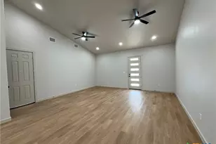 318 Warehouse Rd, Victoria, TX 77905 - Photo 2