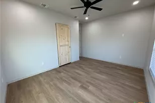 318 Warehouse Rd, Victoria, TX 77905 - Photo 14