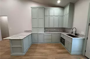 318 Warehouse Rd, Victoria, TX 77905 - Photo 10