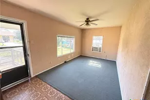 2304 Louise St, Seguin, TX 78155 - Photo 4