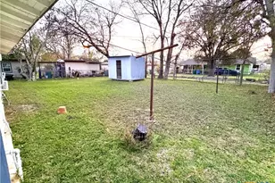 2304 Louise St, Seguin, TX 78155 - Photo 18