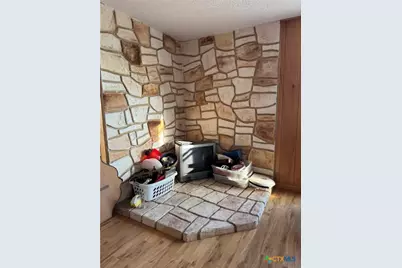 2742 W Kingsbury Street, Seguin, TX 78155 - Photo 4