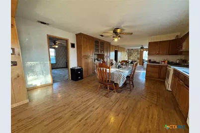 2742 W Kingsbury Street, Seguin, TX 78155 - Photo 6