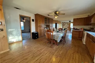 2742 W Kingsbury St, Seguin, TX 78155 - Photo 6