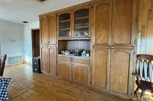 2742 W Kingsbury St, Seguin, TX 78155 - Photo 8