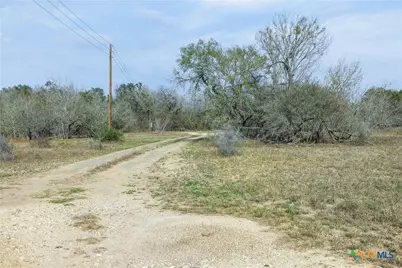 1144 Treetop Lane, Luling, TX 78648 - Photo 30