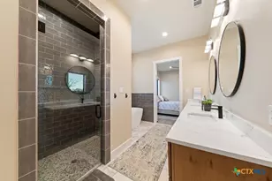 300 Bridgepoint Dr, Kingsland, TX 78639 - Photo 20
