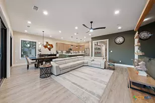 300 Bridgepoint Dr, Kingsland, TX 78639 - Photo 10
