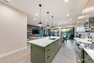 300 Bridgepoint Dr, Kingsland, TX 78639 - Photo 14