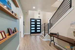 300 Bridgepoint Dr, Kingsland, TX 78639 - Photo 8