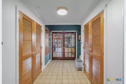 404 Glen Oaks Ln, Cuero, TX 77954 - Photo 8