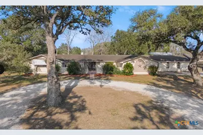 404 Glen Oaks Ln, Cuero, TX 77954 - Photo 2