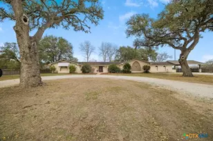 404 Glen Oaks Ln, Cuero, TX 77954 - Photo 1
