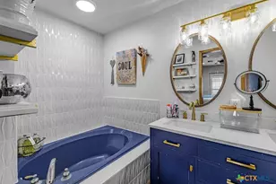 404 Glen Oaks Ln, Cuero, TX 77954 - Photo 14