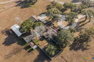 404 Glen Oaks Ln, Cuero, TX 77954 - Photo 32