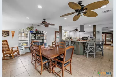 404 Glen Oaks Ln, Cuero, TX 77954 - Photo 10