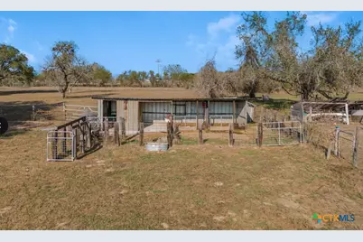 404 Glen Oaks Ln, Cuero, TX 77954 - Photo 34