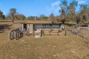 404 Glen Oaks Ln, Cuero, TX 77954 - Photo 34