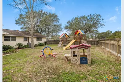 404 Glen Oaks Ln, Cuero, TX 77954 - Photo 28