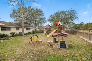 404 Glen Oaks Ln, Cuero, TX 77954 - Photo 28