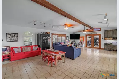 404 Glen Oaks Ln, Cuero, TX 77954 - Photo 4