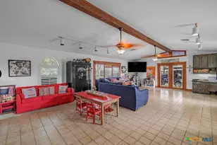 404 Glen Oaks Ln, Cuero, TX 77954 - Photo 4