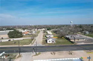 608 W 4th St, Cameron, TX 76520 - Photo 2