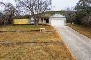 2211 Phyllis Dr, Copperas Cove, TX 76522 - Photo 2