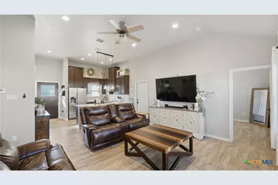 230 Navarro Crossing #6B, Seguin, TX 78155 - Photo 4