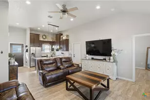 230 Navarro Xing, Seguin, TX 78155 - Photo 4