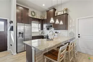 230 Navarro Xing, Seguin, TX 78155 - Photo 6