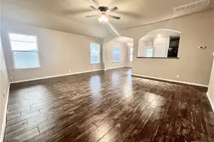 738 Great Oaks Dr, New Braunfels, TX 78130 - Photo 4