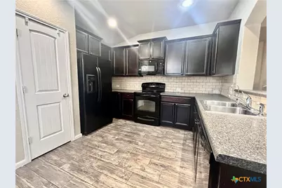 738 Great Oaks Drive, New Braunfels, TX 78130 - Photo 8