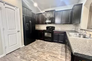 738 Great Oaks Dr, New Braunfels, TX 78130 - Photo 8