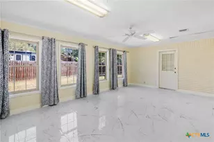 608 Berwick St, Victoria, TX 77904 - Photo 14