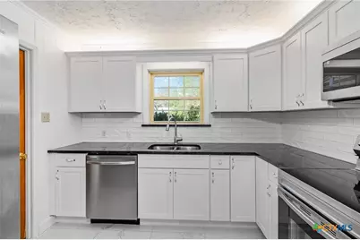 608 Berwick Street, Victoria, TX 77904 - Photo 6