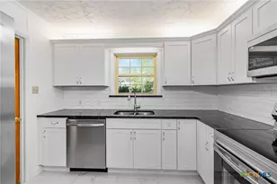 608 Berwick St, Victoria, TX 77904 - Photo 6