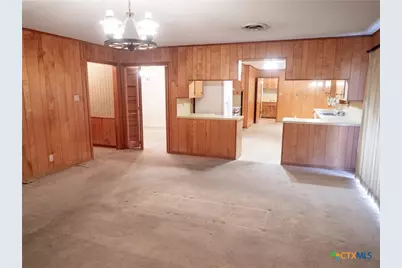 301 Birchwood Drive, Victoria, TX 77901 - Photo 18
