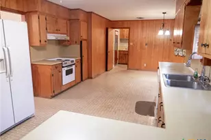 301 Birchwood Dr, Victoria, TX 77901 - Photo 8