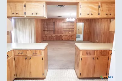 301 Birchwood Drive, Victoria, TX 77901 - Photo 12