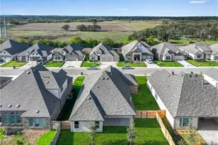 2244 Meadow Way St, New Braunfels, TX 78132 - Photo 2