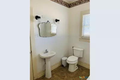 302 W French Street, Cuero, TX 77954 - Photo 6