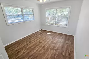 1717 E Mesquite Ln, Victoria, TX 77901 - Photo 10