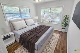 1717 E Mesquite Ln, Victoria, TX 77901 - Photo 4