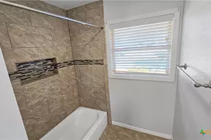 1717 E Mesquite Ln, Victoria, TX 77901 - Photo 8