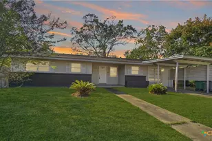 1717 E Mesquite Ln, Victoria, TX 77901 - Photo 1