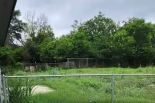 907 E 3rd St, Lampasas, TX 76550 - Photo 2