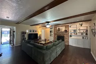 103 Oxford St, Victoria, TX 77904 - Photo 8