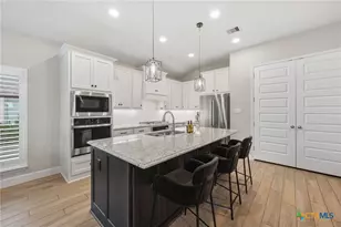 422 Bridle Trl, New Braunfels, TX 78132 - Photo 14